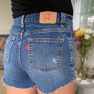 Vintage LEVI mom shorts
